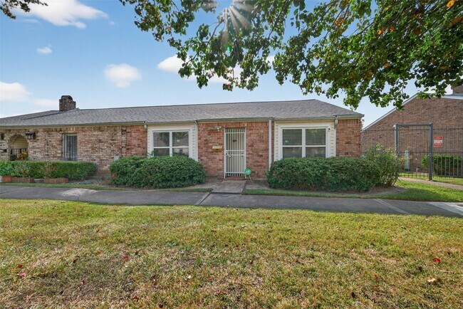 Building Photo - 10913 Bexley Dr