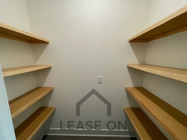 Building Photo - 1753/55 Hickory