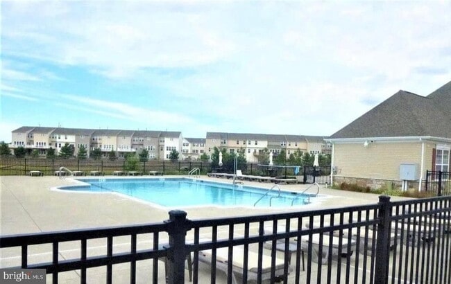 Building Photo - 602 Van Gogh Ct