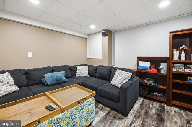 Building Photo - 753 Bonnie Ridge Dr NE