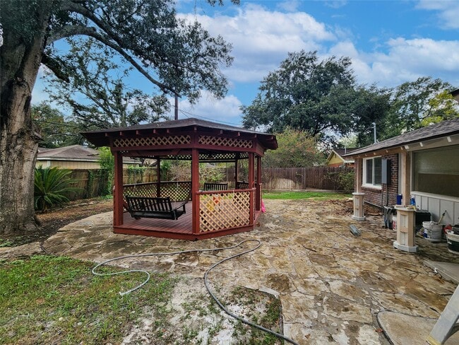 Building Photo - 5603 Arboles Dr