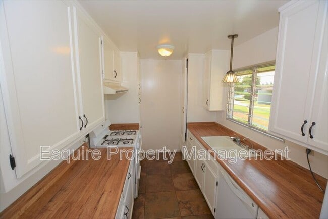 Building Photo - 2235 Camilar Dr
