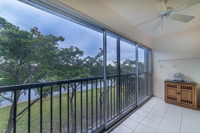 Building Photo - 901 SW 141st Ave