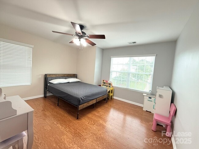 Building Photo - 923 Rook Rd