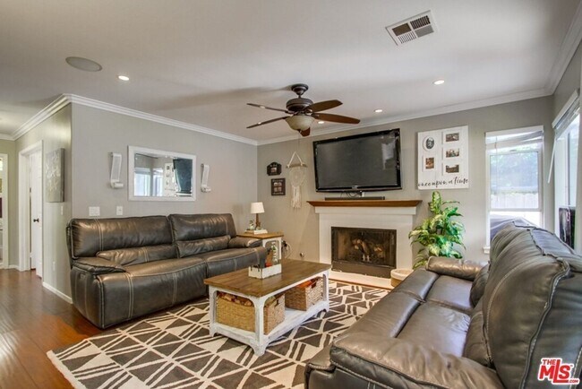 Building Photo - Fallbrook 3 Bedroom plus
