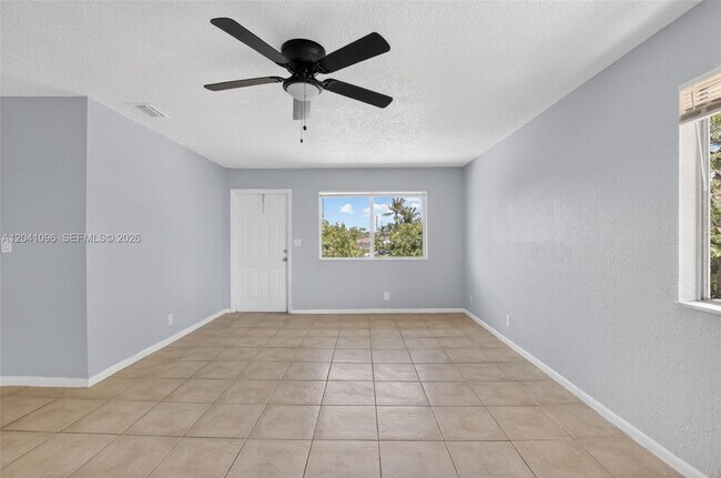 Building Photo - 2107 Catherine Dr