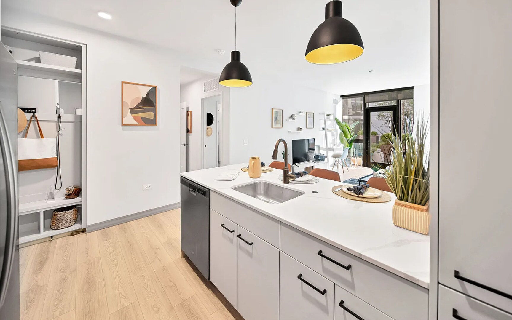 Building Photo - 2141 N Elston Ave