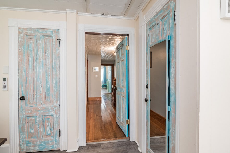 Looking into hall from primary bedroom - 5 Greenwood Ct