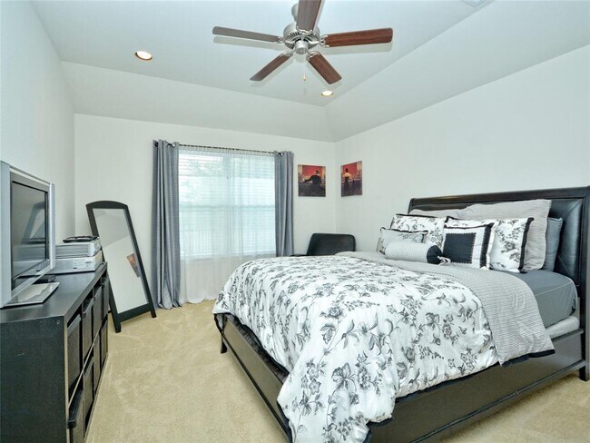 Building Photo - 219 Valley Oaks Loop