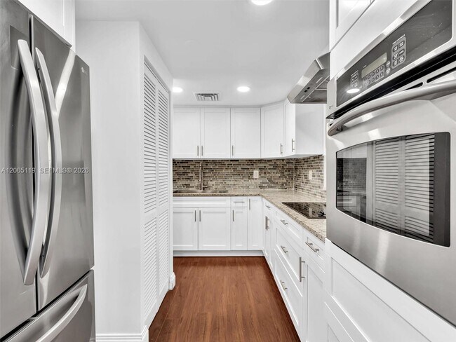 Building Photo - 2451 Brickell Ave
