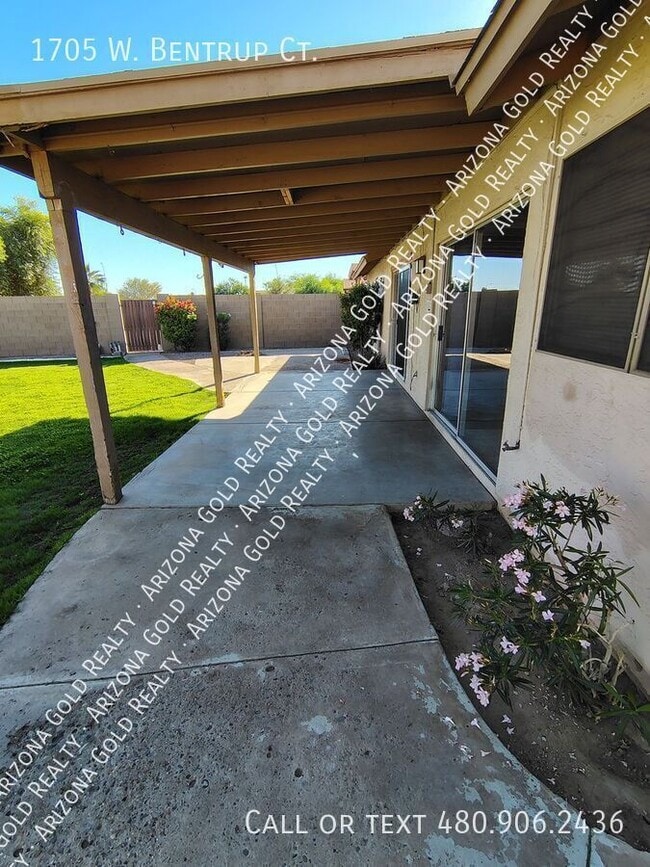 Building Photo - 1705 W Bentrup Ct