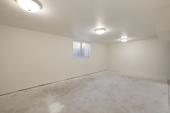 Building Photo - 1517/1519 Thayer Dr