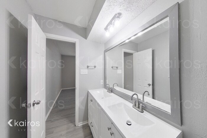 Building Photo - 7148 Misty Meadow Dr S
