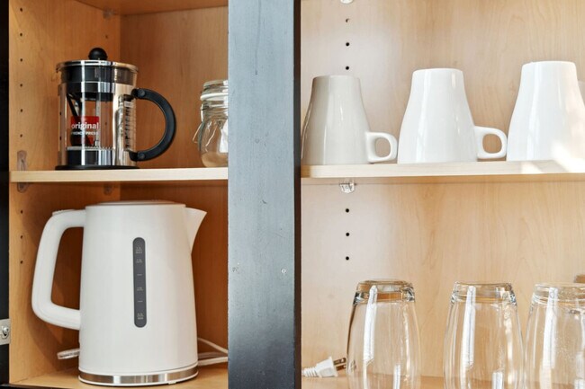 Building Photo - 264 N Walton St