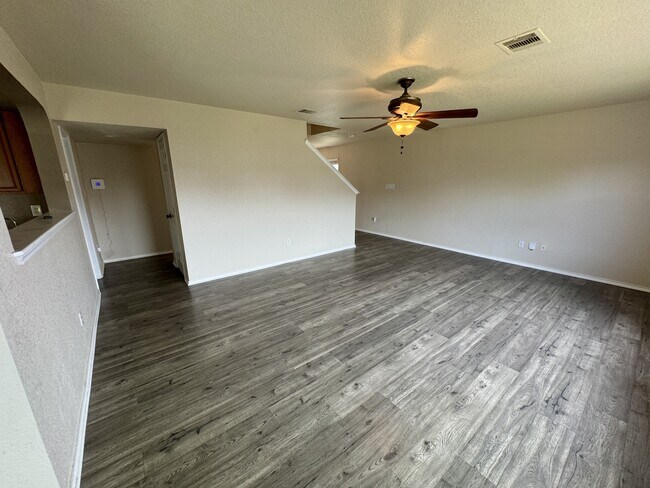 Building Photo - 8755 Sunview Park