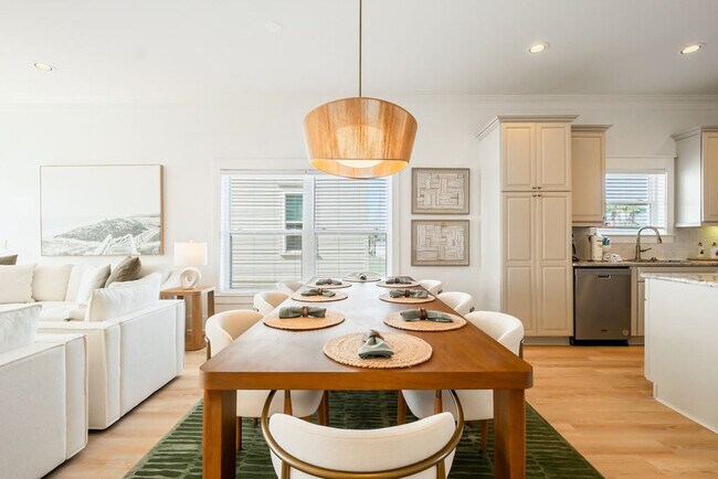 Building Photo - 22022 Front Beach Rd