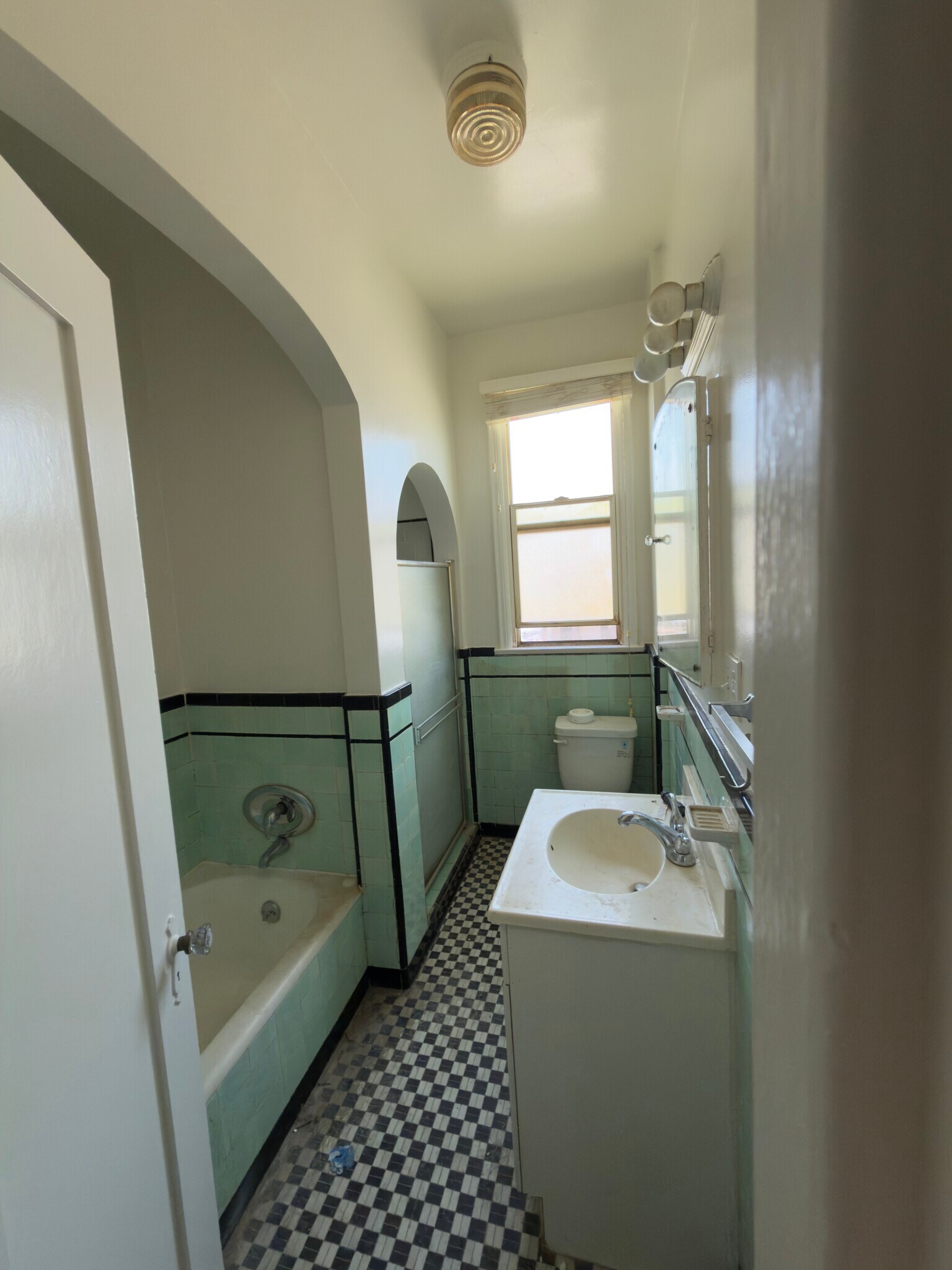 Bath - 464 N Spaulding Ave