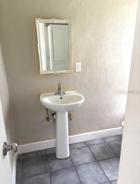 Building Photo - 2615 Laurel Ave