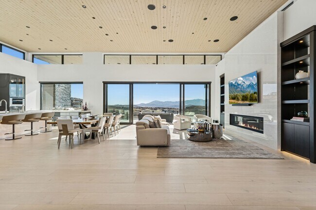 Building Photo - 3404 Wapiti Cyn Rd