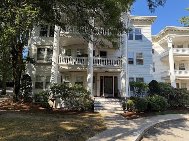 Building Photo - 132 Middlesex Rd
