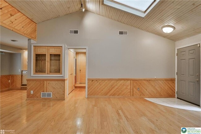 Building Photo - 900 Mine Lane Rd