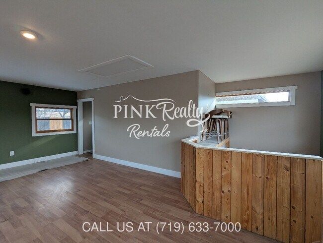 Building Photo - 2545 Lelaray St