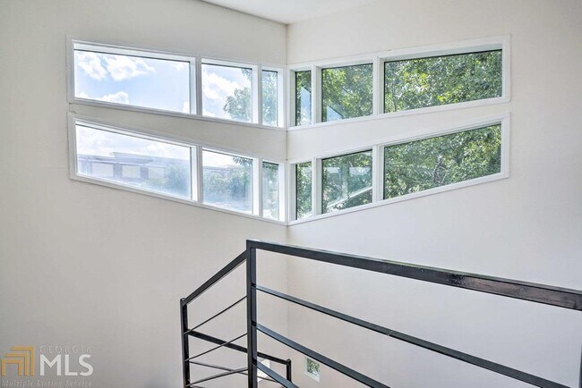 Building Photo - 705 Upton Rd NW