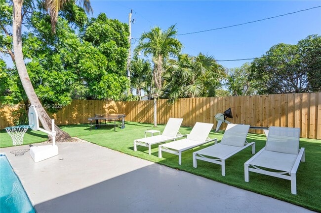 Building Photo - 10801 Peachtree Dr