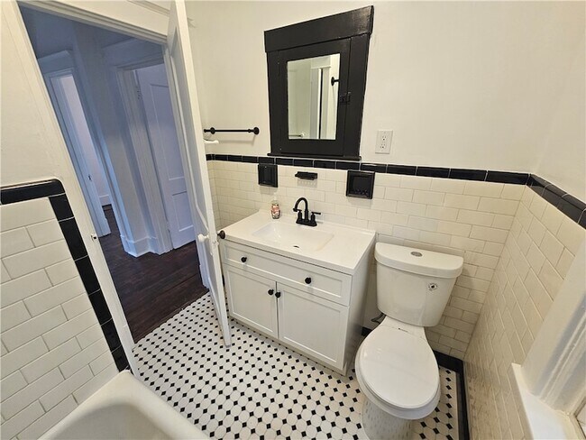 Building Photo - 1301 Broadway Ave