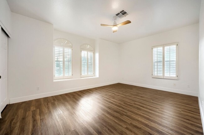 Building Photo - 5 Bedroom Luxury Home In Peccole Ranch!