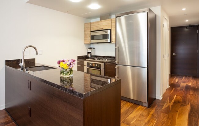 Building Photo - 1 Bed + Office/Den, 1 Bath - Luxury SOMA C...