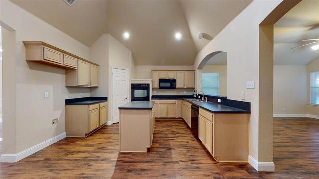 Building Photo - 7601 Maplewood Dr