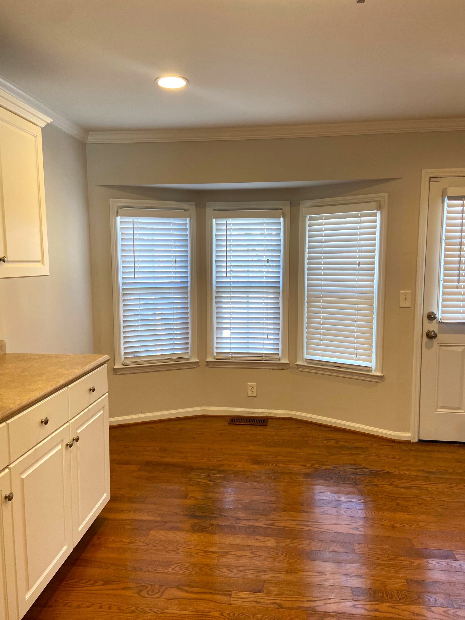 Building Photo - 336 Oak Leaf Cir