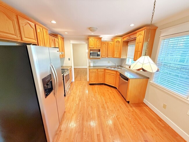 Building Photo - Renovated 4 Bed, 2.5 Bath in Wyngate WITH ...