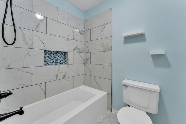 Building Photo - Beautiful 3 Bedroom 2.5 Bathroom Condo in Prime Taylors Location $1,625/mo rent