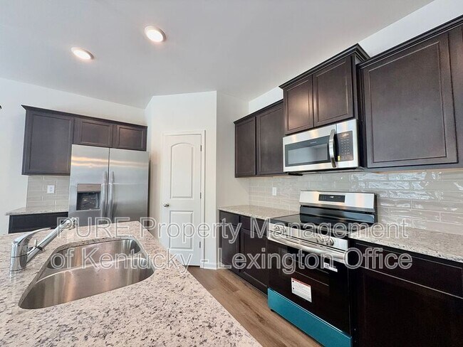 Building Photo - 852 Halford Pl
