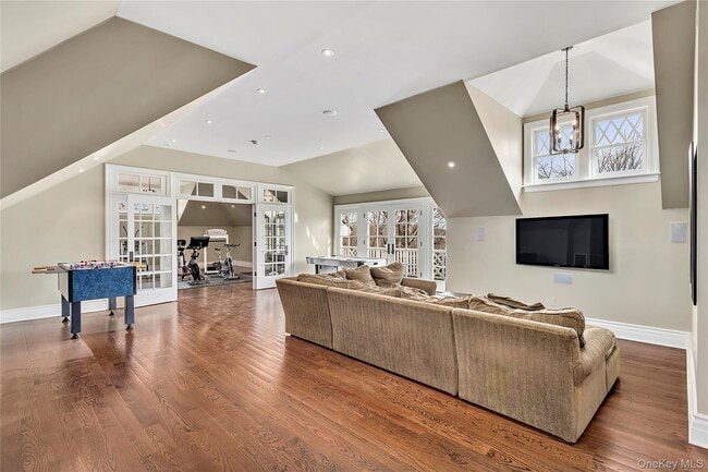 Building Photo - 270 Guard Hill Rd