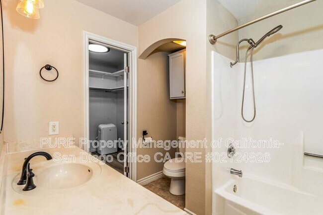 Building Photo - 321 Rancho Dr