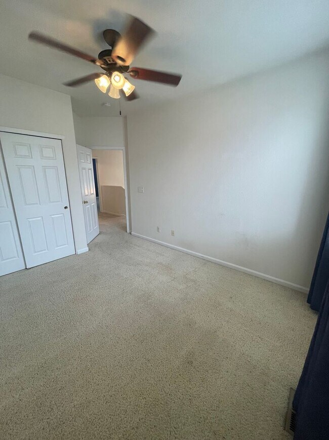 Building Photo - Spacious 3 Bed, 2.5 Bath Townhome in Rigden Farm! Unit E!