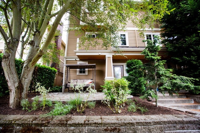 Building Photo - Gorgeous 3-Bed Capitol Hill Townhome with A/C, Garage & Partial Furnishings!- Available NOW FOR RENT