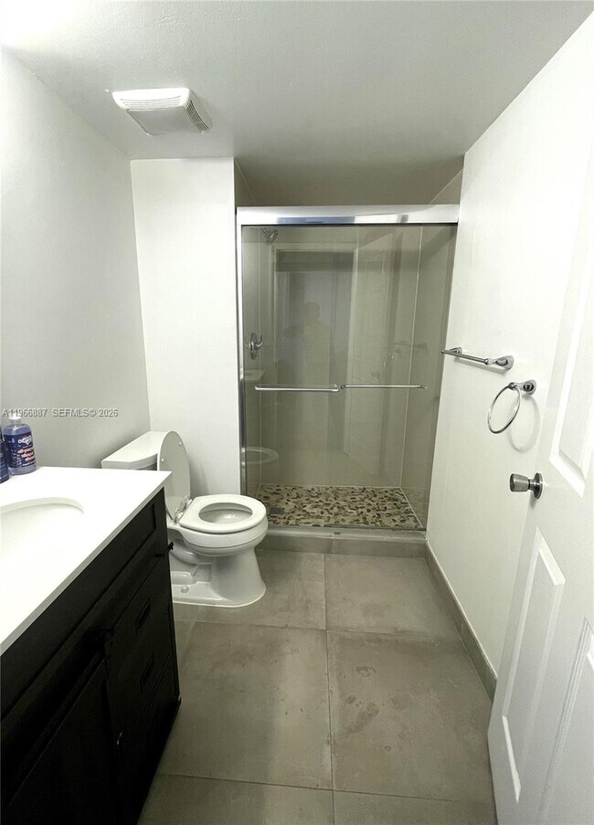 Building Photo - 16571 Blatt Blvd