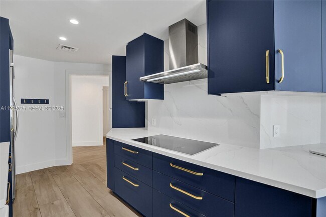 Building Photo - 848 Brickell Key Dr