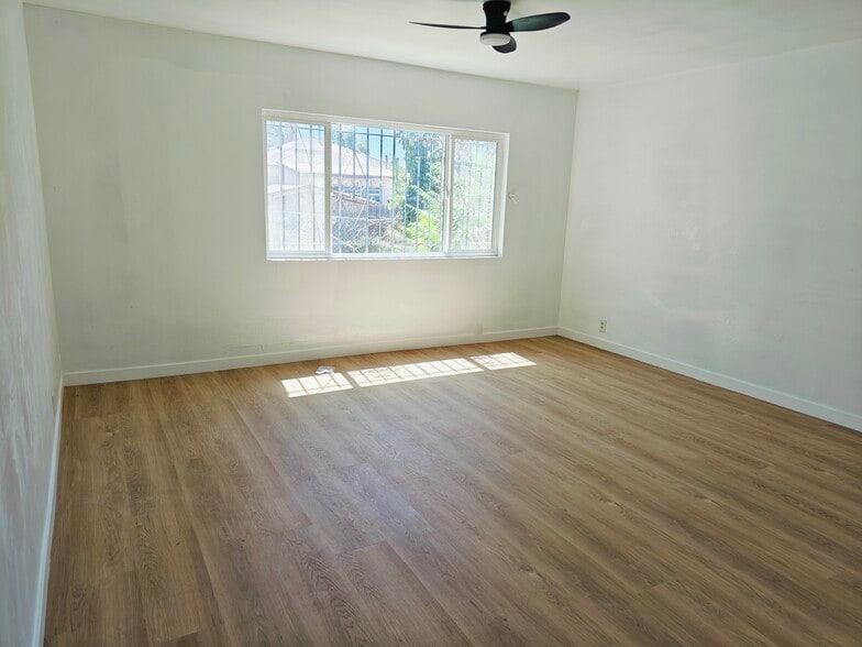 Bedroom 4 - 1016 E Oaks St