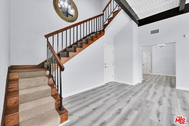 Building Photo - 1713 Queens Ct