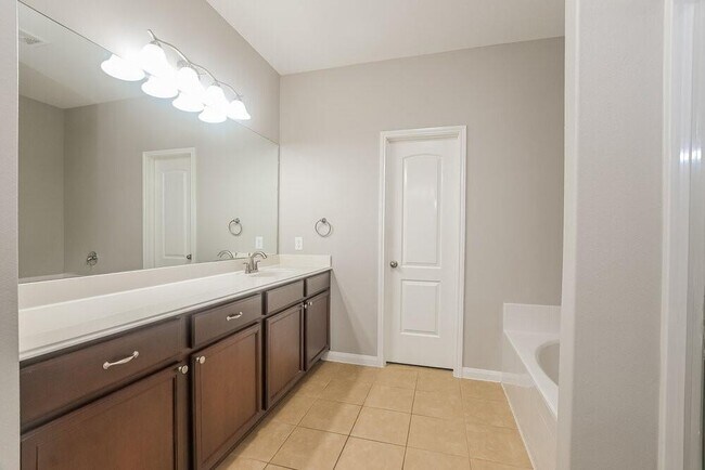 Building Photo - 9423 Calm Amber Dr