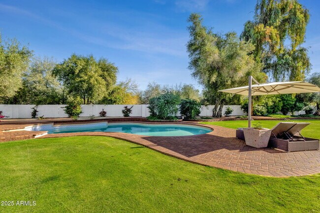 Building Photo - 6954 E Caballo Dr