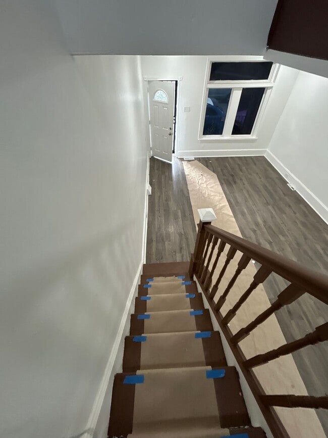 Building Photo - 1484 Louis St