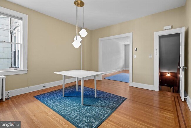 Building Photo - 1228 W 37th St