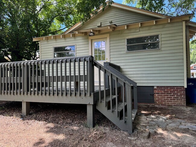 Building Photo - Cute Bungalow Near NC State Fairgrounds - ...