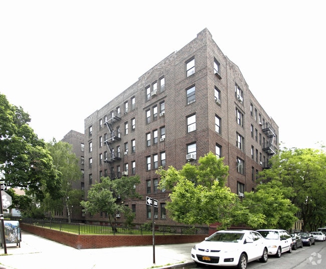 Primary Photo - 2-24 HINCKLEY Pl